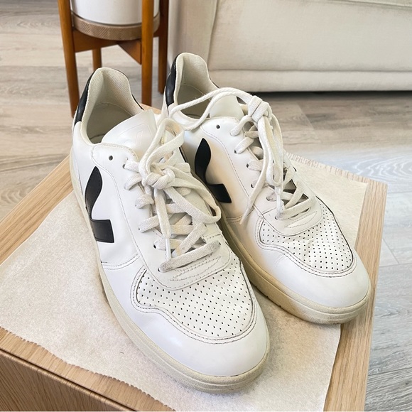 Veja Men's V-10 Rubber Trimmed Leather Lace Up Sneaker, US Size 10 - Picture 5 of 7